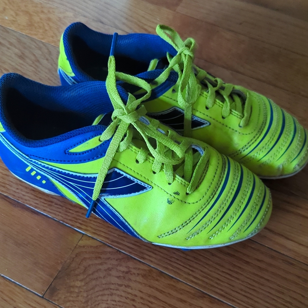 Soccer cleats